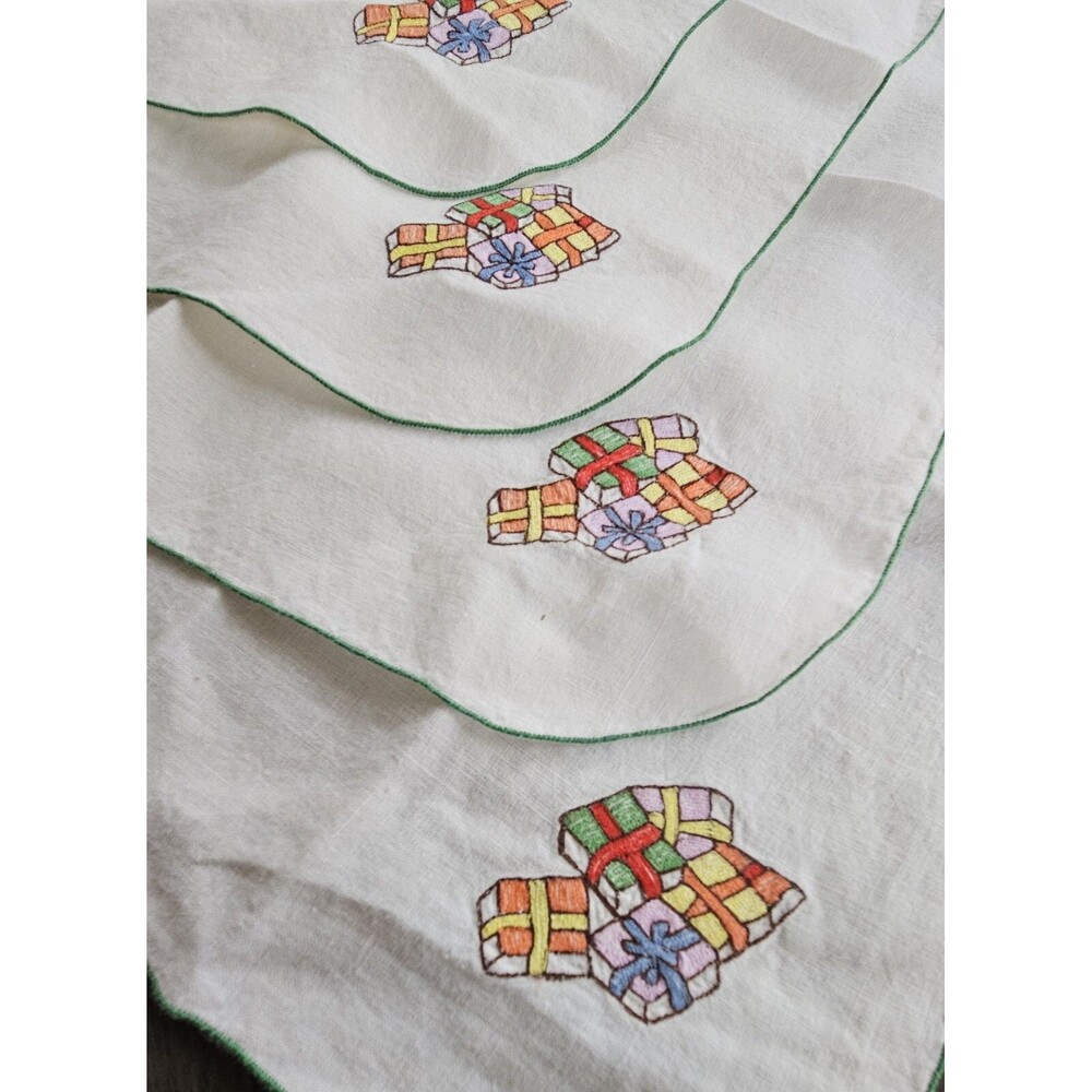 Vtg JABARA 4 pc White Linen Napkin Set Embroidered Christmas Presents Square